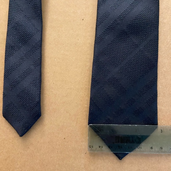 Burberry Men’s Tie. Blue. 2.75 inches wide. 58 inches long overall. Worn once. - Picture 3 of 9